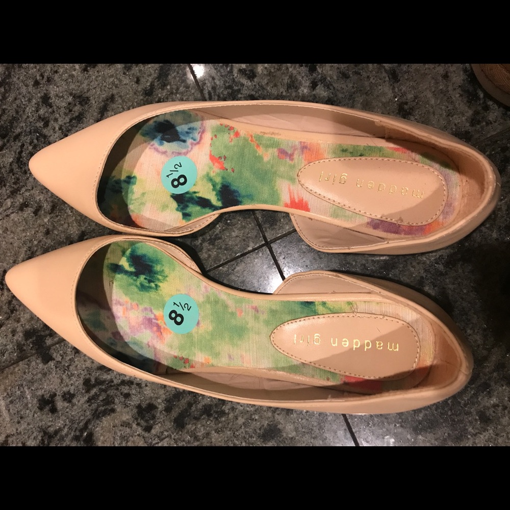 Madden girl nude pointy toe flats